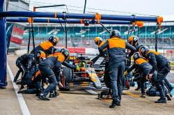 华体会皇马赞助商-梅赛德斯险胜阿斯顿马丁，诺里斯状态火热的简单介绍