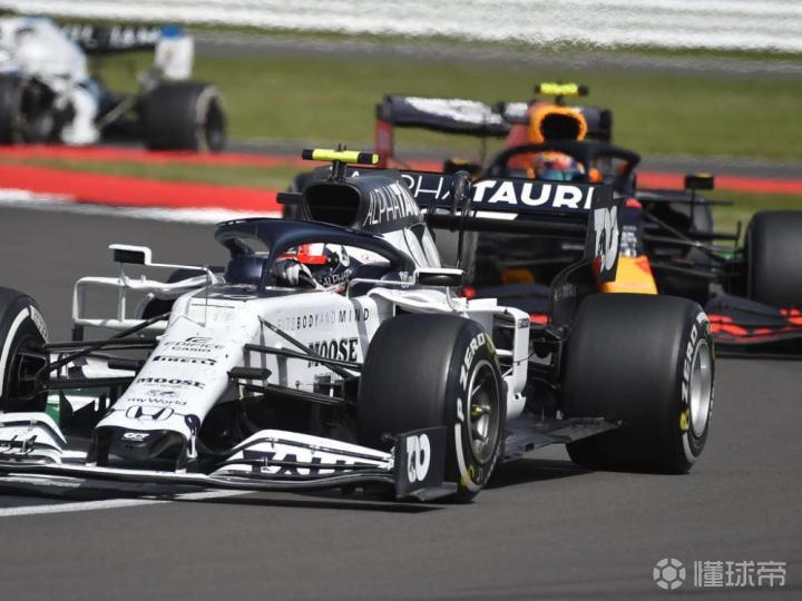 梅赛德斯横扫红牛二队，塞恩斯关键制胜的简单介绍